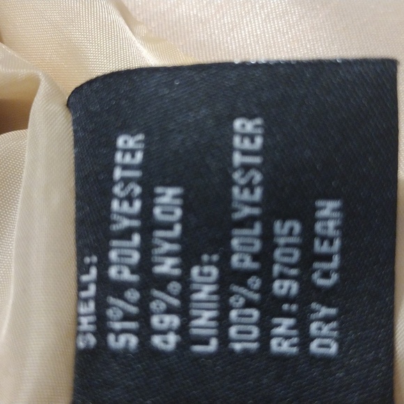 Larry Levine Satin Suit Jacket, Gold, Spread Collar, pearlized Buttons, Flaps, 4 - Picture 10 of 10